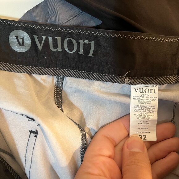 Vuori Men's gray, black and red detailed Board swim Shorts 32 x 7 EUC - Picture 6 of 6